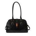 Sac bandoulière noir brillant classique avec fermoir doré au design rétro épuré - Noir PU
