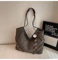 Grand sac cabas rétro en cuir gris foncé avec pendentif élégant pour femme - Avec Pendentif / Gris