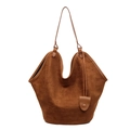 Minimalistische dunkelbraune Shopper-Tasche aus Wildleder mit Vintage-Schultergurt - Braun