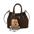 Dunkelbraune Wildleder-Eimertasche mit Ledergriffen und einem süßen Hund-Plüschanhänger - Mit Anhänger / Braun