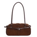 Bolso baguette retro de ante marrón oscuro con tirantes finos y hebilla metálica - Marrón