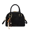 Borsa Boston in pelle nera con ciondolo a nappa di perline colorate e finiture dorate - Nero