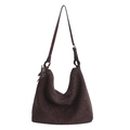 Minimalistische tiefkaffeebraune Web-Hobo-Tasche mit verstellbarem Riemen und Anhänger - Braun
