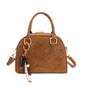 Borsa Boston marrone retrò con ciondolo in legno e tracolla rimovibile - Marrone