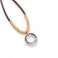 Collar minimalista con colgante de doble círculo y cordón de cuero marrón - Colgante Concéntrico de Doble Bucle (QNN1201)