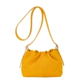 Bolso tipo cubo plisado amarillo con correa de hombro elegante y herrajes plata - Amarillo