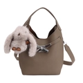 Borsa a secchiello beige con trama litchi, ciondolo a coniglio e tracolla rimovibile - Con Ciondolo a Forma di Coniglio / Grigio elefante