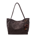 Grand sac cabas marron foncé en similicuir mat avec un pendentif pompon doux - Avec Pendentif / café