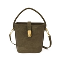 Vintage dunkelgrüne Leder-Beuteltasche mit Knitteroptik und goldenem Drehverschluss - Grün