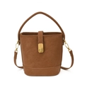 Klassische braune Eimer-Tasche aus Leder mit Tragegriff und goldenem Drehverschluss - Braun