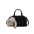 Sac à main en peluche noire avec pendentif lapin et bandoulière en cuir - Avec Pendentif / Noir