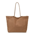 Bolso tote grande de fieltro marrón con correas de cuero visto frontalmente en estudio - Camel