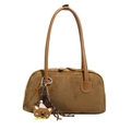 Borsa sottobraccio in pelle scamosciata marrone con cuciture a contrasto e orsetto - Con Ornamento / Cachi
