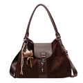 Grand sac cabas marron foncé en daim mat et cuir lisse avec charme d'ours en peluche - Avec Pendentif / Marron