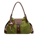 Sac cabas mat vert foncé avec bordure marron et charmant porte-clés ours en peluche - Avec Pendentif / Vert