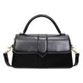 Bolso bandolera chic de cuero sintético negro con solapa en V y herrajes dorados en blanco - Negro