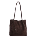 Sac cabas marron foncé en cuir mat avec pochette assortie sur fond blanc minimaliste - Marron