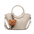 Elegante borsa a mano color crema in finta pelle con manico rotondo e ciondolo orsetto - Bianco Sporco