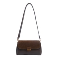 Borsa a spalla marrone scuro vintage con mix di texture in ecopelle e finitura opaca - Scamosciato Caffè