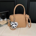 Mini borsa tote in pelle marrone chiaro con charm cuore leopardato e tag fiore - Albicocca