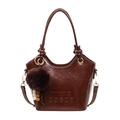 Borsa a secchiello vintage marrone scuro in ecopelle martellata con ciondolo a perle - Con Ciondolo / Marrone
