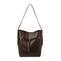 Minimalistische große braune Eimertasche mit Vintage-Glanzstruktur und goldener Schnalle - Braun