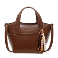 Sac seau marron foncé mat avec pendentif en perles de bois et bandoulière réglable - Avec Pendentif / café