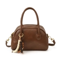 Braune Leder-Baguette-Tasche mit Vintage-Halbkreisdesign und Holzperlen-Anhängern - Braun
