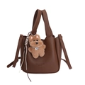 Sac seau en cuir grainé marron foncé avec poignées et charmant pendentif en peluche - Avec Pendentif / Marron