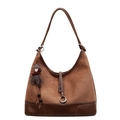 Bolso hobo de ante marrón con costuras de cuero y un lindo colgante de osito - Con Colgante / Marrón