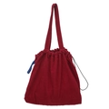 Bolso tote de pana rojo oscuro con cordón ajustable y detalle de cinta azulada - Rojo