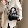 Bolso Boston de charol negro brillante con herrajes plateados de mano o bandolera - Talla única / Negro