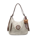 Sac hobo en toile vert clair avec bandoulière en cuir brun et pendentif ours - Avec Pendentif / Blanc Cassé