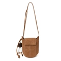 Bolso de hombro marrón tipo calabaza con costuras blancas y colgante de borla - Con Colgante / Marrón