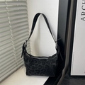 Schwarze Hobo-Tasche mit Leopardenmuster und verstellbaren Silberschnallen - Schwarz