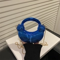 Acryl-Mondtasche in Elektro-Blau mit Plissee-Struktur und goldener Kette für Damen - Blau