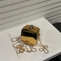 Mini borsa a scatola metallica dorata con tracolla a catena per donna trendy - Scatola Quadrata In Acrilico (Oro)