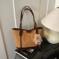 Sac fourre-tout vintage en daim marron avec pendentif ours et logo de marque en métal - Avec Pendentif / Marron