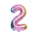 Makroansicht einer 32-Zoll Zahl 2 Folienballon mit metallischem Regenbogen-Verlauf - Großpackung / Zahl 2 / Verlauf Rosa