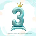 Ballon chiffre 3 bleu clair de 42 pouces sur socle avec couronne dorée décorative - 42 Pouces Base Couronne Chiffre Bleu 3 (Vrac)