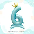 Ballon chiffre 6 bleu clair de 42 pouces avec couronne dorée et base gonflable - 42 Pouces Base Couronne Chiffre Bleu 6 (Vrac)