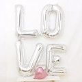 Set palloncini LOVE argento con cuore rosa per decorazione proposta San Valentino - Set Lettere LOVE Argento 32