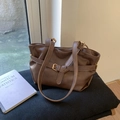 Große braune Retro-Einkaufstasche mit Zierschnalle und weichen Schultergurten aus Leder - Braun
