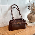 Sac à bandoulière marron foncé minimaliste avec longues sangles et boucle dorée - Marron