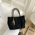 Borsa tote nera opaca minimalista con dettaglio decorativo in perline di legno vintage - Con Ciondolo / Nero