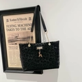 Large capacity black leopard print tote bag with gold chain and deer charm detail - Black
