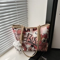 Grande borsa tote in tela con graffiti, manici marroni e ciondolo a forma di nuvola - Con Ciondolo / Rosa