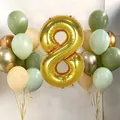Geburtstagsdeko-Set mit großer goldener Folienzahl 8 und salbeigrünen Latexballons - Nummer 8 Set
