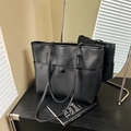 Sac cabas minimaliste en cuir noir avec motif litchi, grande capacité et doubles bandoulières - Noir