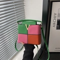 Sac bandoulière chic multicolore en cuir grainé avec panneaux vert rose orange - Patchwork Vert